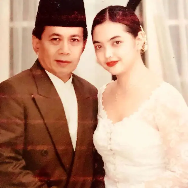 24 Tahun Menikah, Ini 8 Potret Lawas Inggrid Kansil dengan Suami yang Harmonis