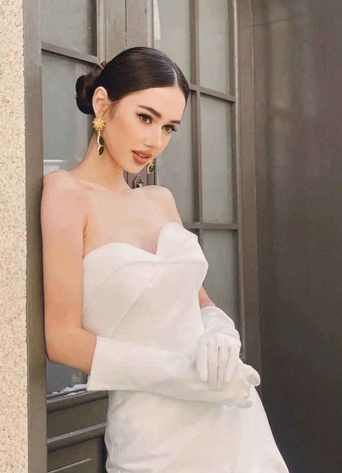 6 Gaya Vika Kolesnaya Istri Billy Syahputra Jadi Model Gaun Pengantin, Penampilannya Bikin Pangling