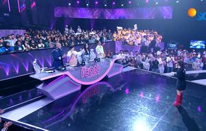 Judges kompak memberikan standing ovation untuk Felicia (Tangerang) usai membawakan lagu “Kala Cinta Menggoda”. (dok)