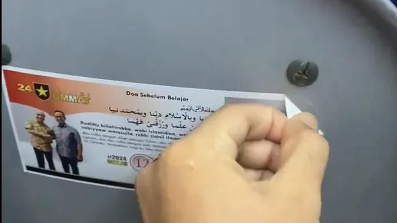 Ada Stiker Caleg Partai Ummat di Kursi Transjakarta