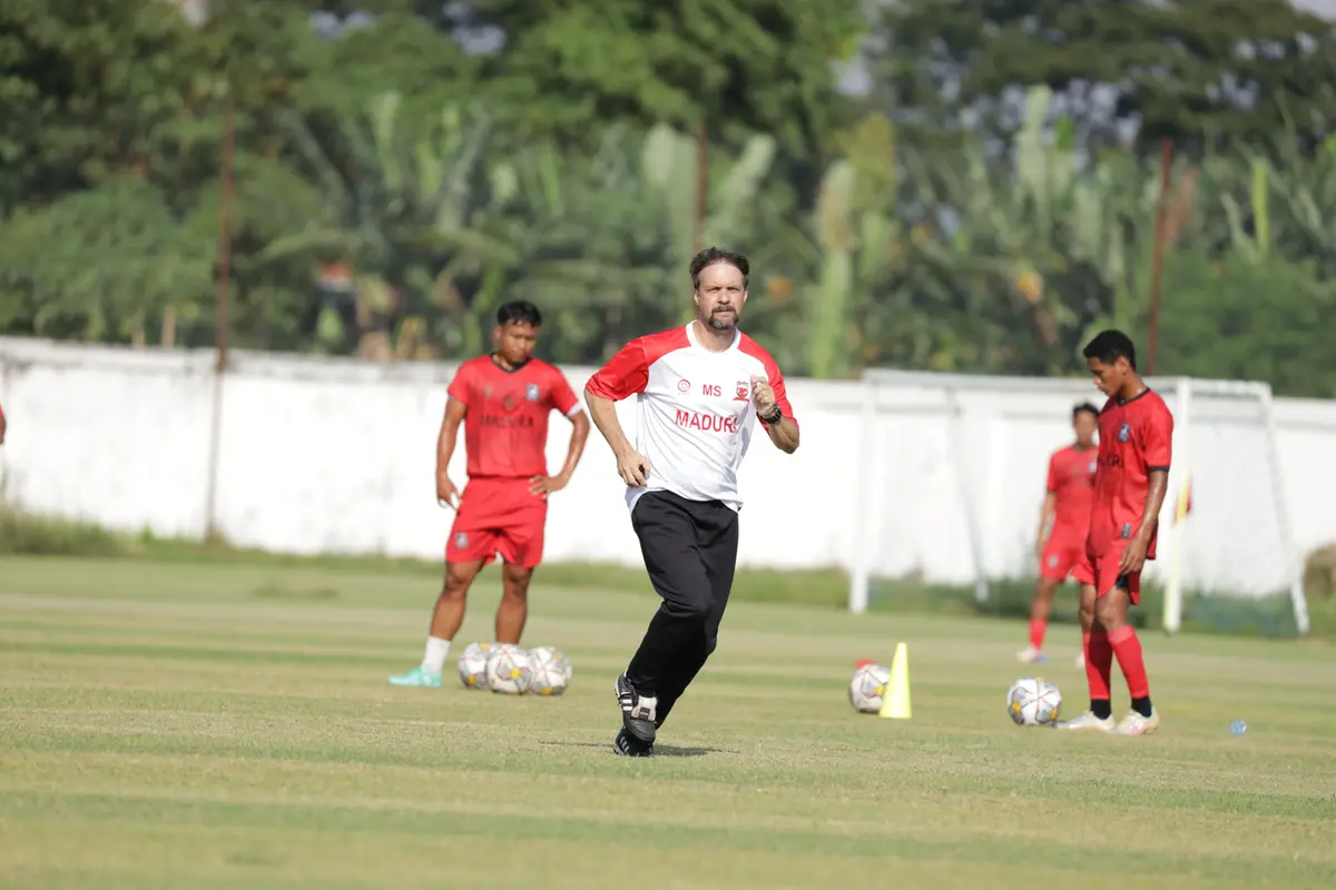 Pelatih Madura United, Mauricio Souza