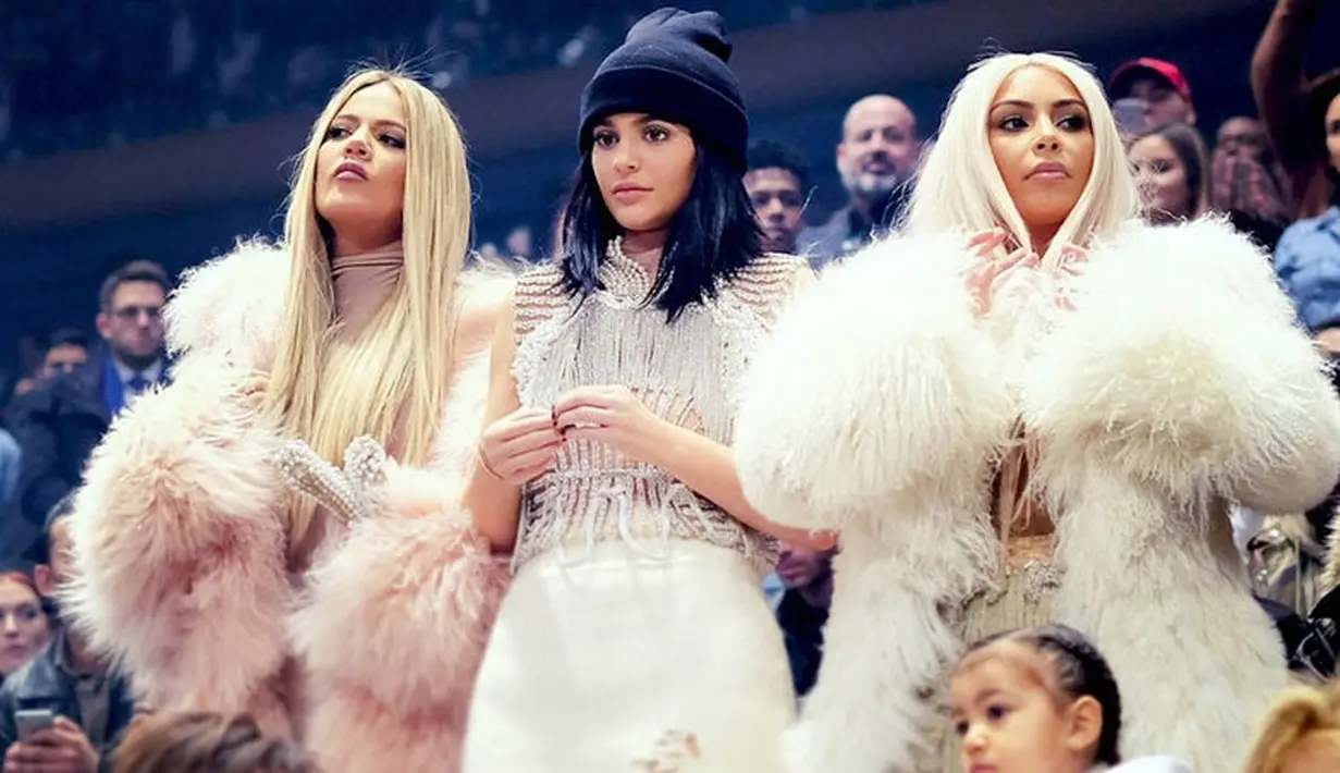 Kini prioritas utama keluarga Kardashian adalah menjaga Khloe dan bayinya yang sebentar lagi akan lahir. (hypebae.com)