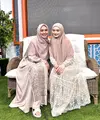 Kembali muncul di TV, Inara tampil cantik dengan dress brokat yang dipadukan hijab syar’i warna coklat.  [Foto: IG/mommy_starla].