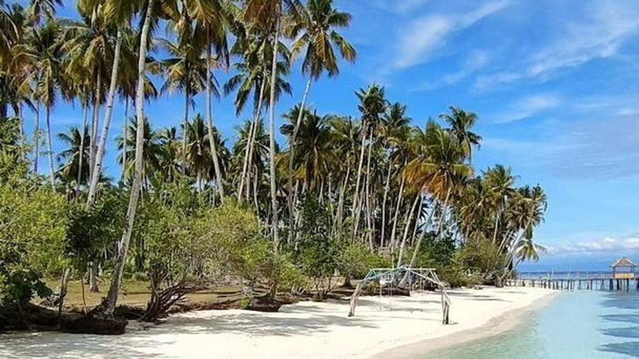Indahnya Pantai Poganda di Banggai Sulawesi Tengah, Destinasi Wisata Para Pencari Ketenangan