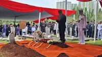 Eks Menhan Juwono Sudarsono Dimakamkan Secara Militer di TMP Kalibata