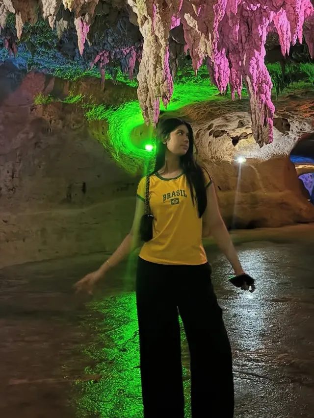 Annisa Pohan serta Almira saat Berkunjung ke Goa Pacitan. [@annisayudhoyono]