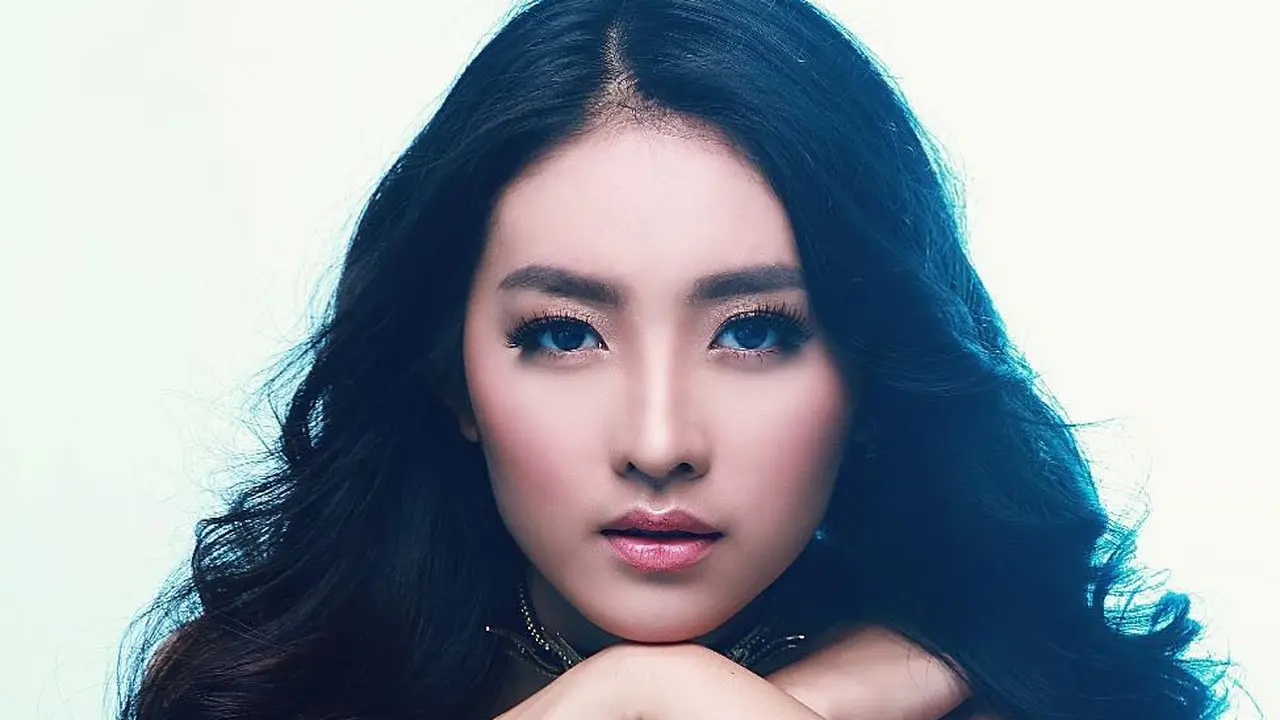 [Bintang] 5 Makeup Cantik Natasha Wilona Ini Seperti Seleb Korea, Lho!