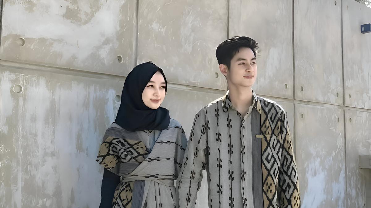4 Tren Batik Couple Terbaru 2025 untuk Kondangan, Tampil Serasi dan Stylish