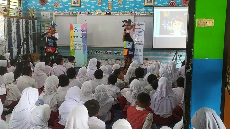 Akademi Televisi Indonesia (ATVI) dan Yayasan Pundi Amal Peduli Kasih (YPP) SCTV Indosiar menggelar literasi media di dua Sekolah Dasar (SD) yakni SDN 01 dan SDN 03 Serdang, Kemayoran, Jakarta Pusat. Dok: ATVI