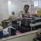 Sejumlah Pegawai Negeri Sipil (PNS) Pemprov DKI Jakarta berakitivitas di Balaikota, Jakarta, Senin (10/6/2019). PNS kembali berdinas di masing-masing instansinya pada hari pertama kerja usai libur nasional dan cuti bersama Hari Raya Idul Fitri 1440 H. (Liputan6.com/Faizal Fanani)