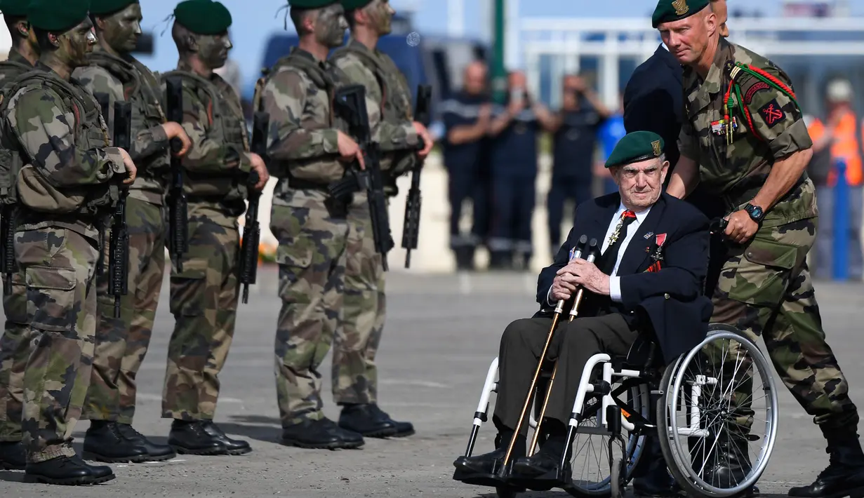 Gautier, yang mengungsi ke Inggris ketika Nazi Jerman menginvasi Prancis, meninggal di usia 100 tahun. ( Ludovic Marin, Pool via AP, File)