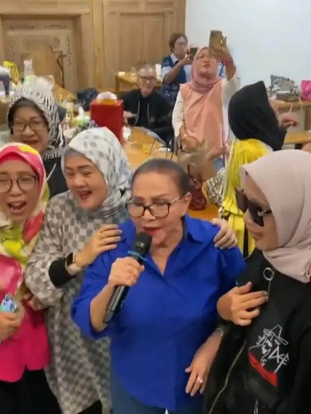 Mpok Atiek Ultah 69 Tahun