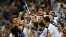 Pemain Real Madrid berfoto bersama saat merayakan gelar juara Liga Champions ke-11 di Stadion San Siro, Milan, Minggu (29/5/2016) dini hari WIB. (Reuters/Stefan Wermuth)