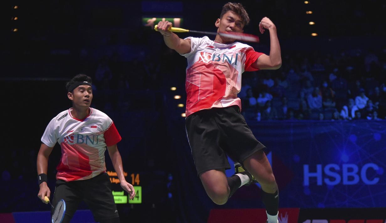 Di awal game kedua Mohammad Ahsan/ Hendra Setiawan mencoba untuk bangkit dan mampu memimpin 8-4. Namun tujuh poin beruntun mampu dihasilkan oleh Fikri/Bagas untuk menutup interval dengan keunggulan 11-8. (AP/Rui Vieira)