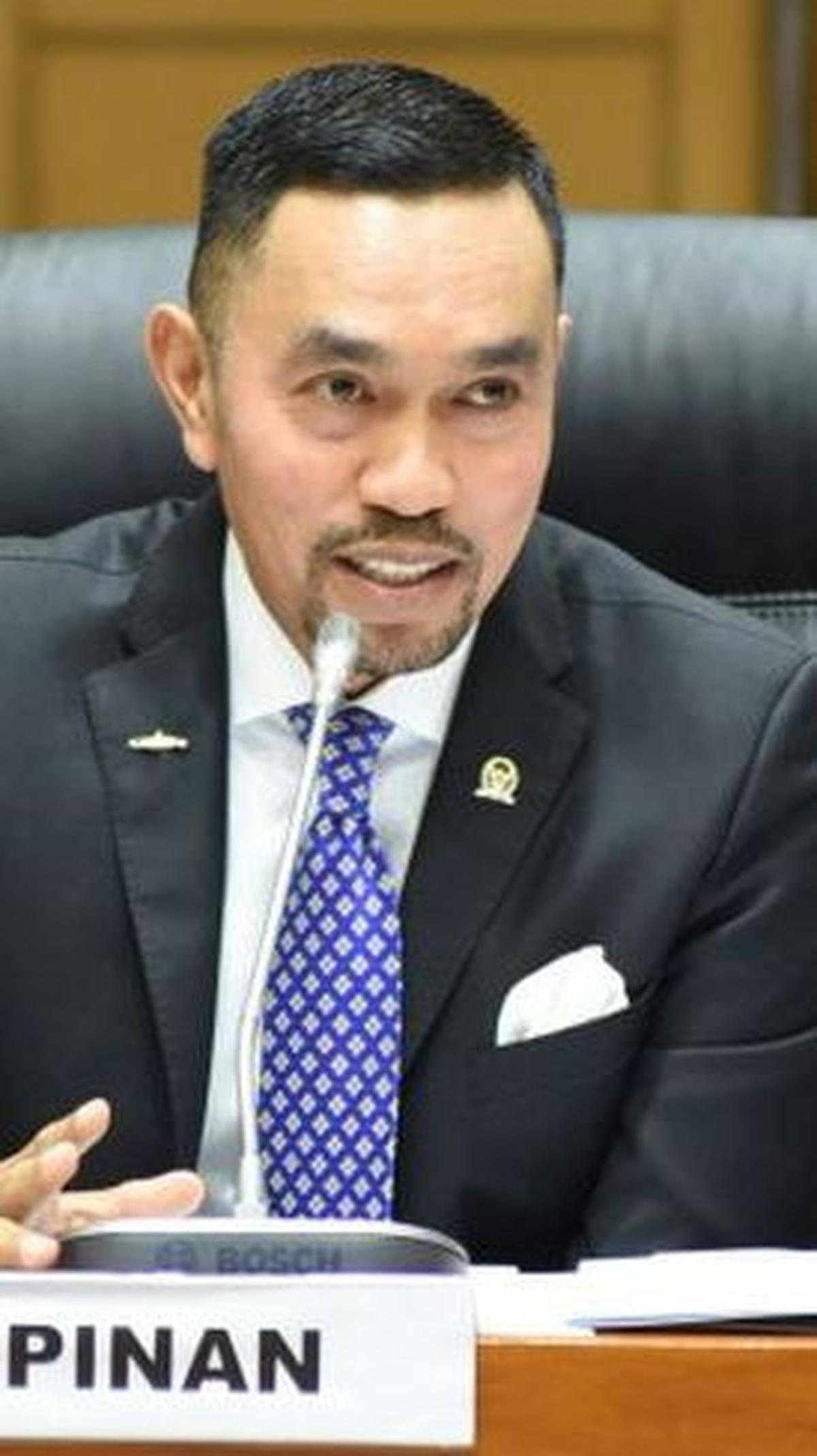 Sahroni Pertanyakan Warna Bungkusan Bansos