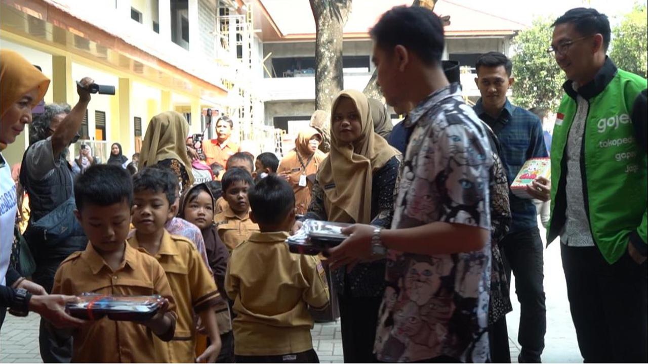 Gibran Uji Coba Makan Siang Gratis Selama 3 Bulan: Enggak Ada Rp7.500, Kita Enggak Boleh Pelit