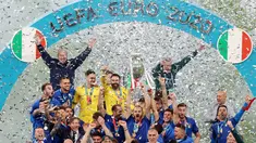 Timnas Italia memastikan diri sebagai juara di ajang Euro 2020 setelah pada partai final mengalahkan Timnas Inggris. (Foto:AFP/Catherine Ivill,Pool)
