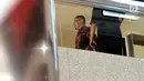Wakil Ketua Komisi V DPR Fraksi PKS, Yudi Widiana Adia menuju ruang pemeriksaan di Gedung KPK, Rabu (19/7). Sebelumnya, Yudi diketahui mangkir atau tidak memenuhi panggilan penyidik saat dipanggil penyidik pada 14 Juli lalu. (Liputan6.com/Helmi Afandi)