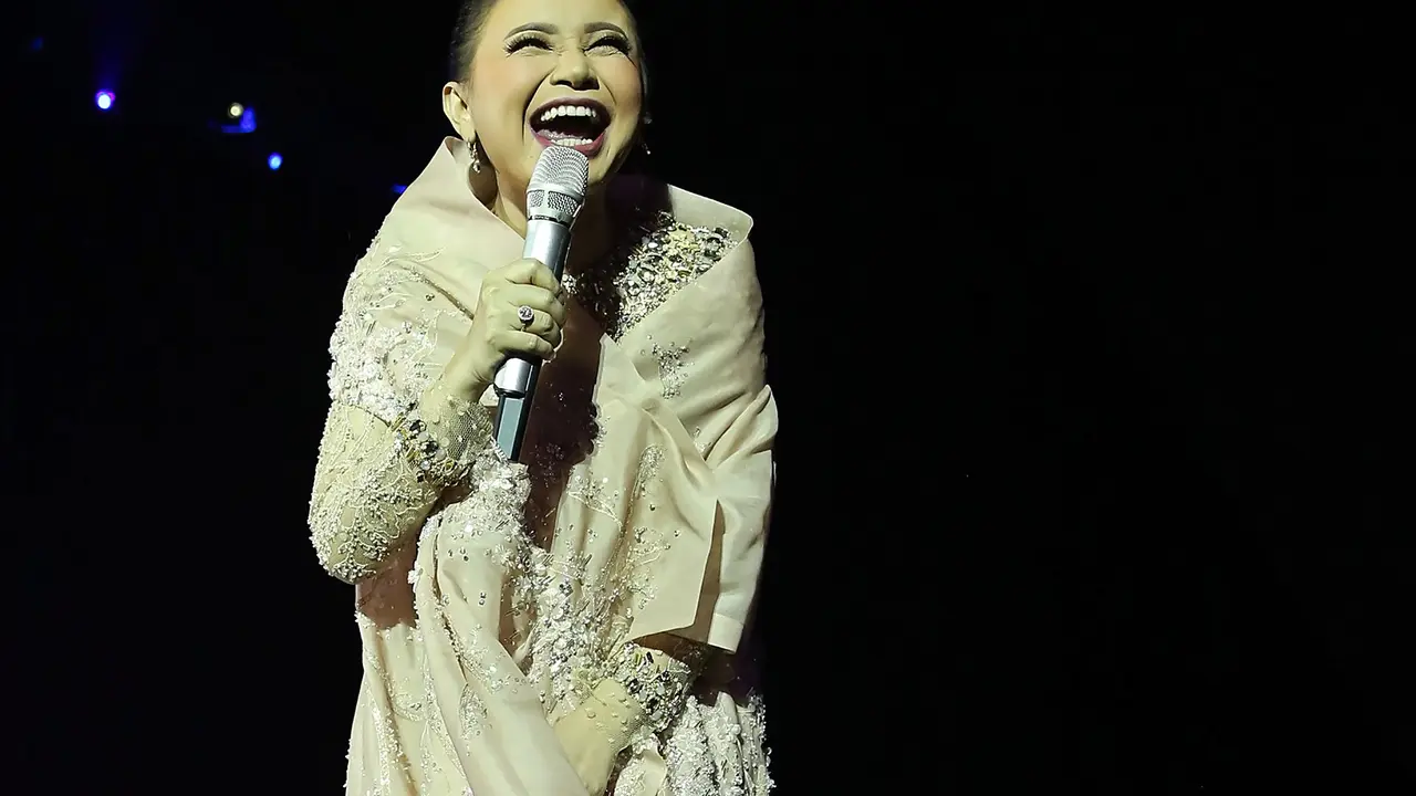 [Bintang] Konser Tunggal Rossa