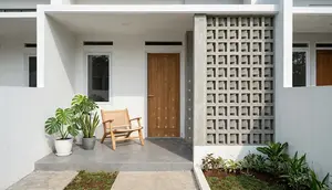 8 Kombinasi Dinding Polos dan Roster untuk Teras Rumah Kecil agar Terlihat Modern dan Lega