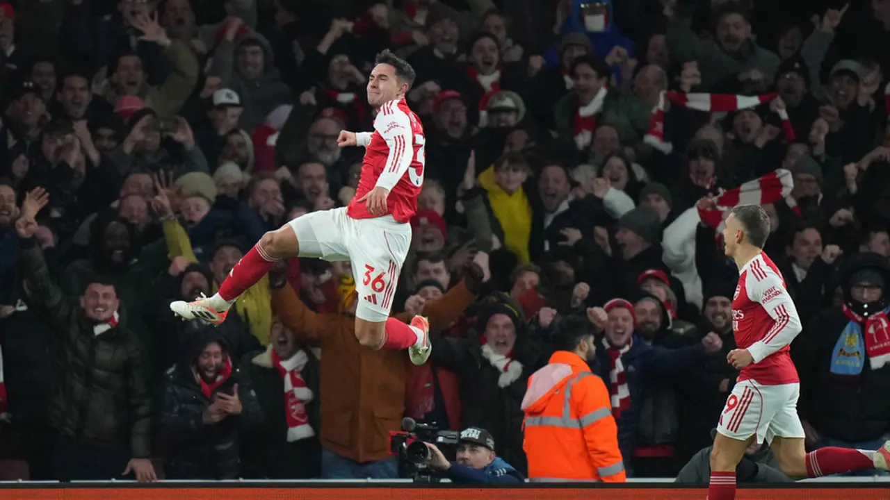 Foto: Arsenal Tutup Tahun 2025 dengan Pesta Gol, Emiliano Martinez Tak Berdaya