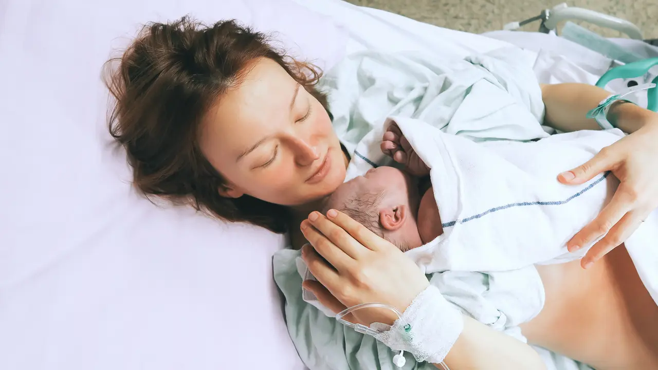 Ibu baru melahirkan (iStockphoto)