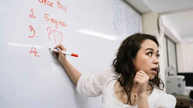 1. Tulisan yang Tidak Terlalu Rapi