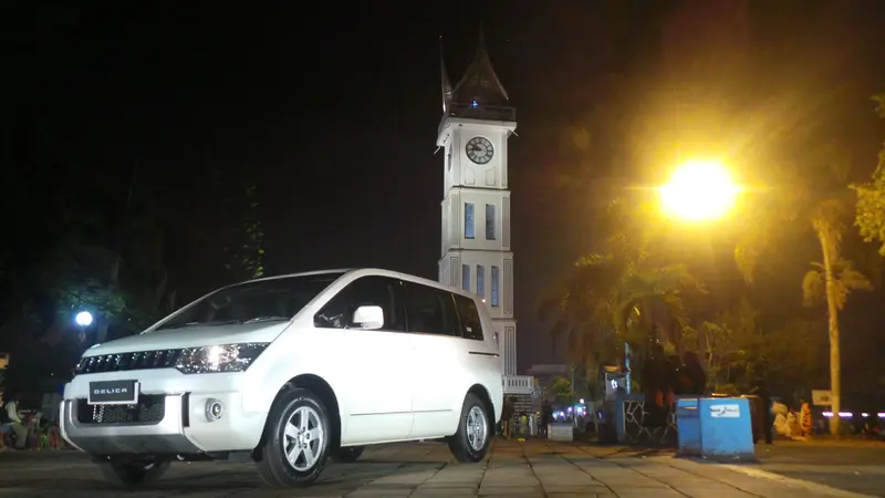 Menguji Ketangguhan Mitsubishi Delica di Alam Sumatera