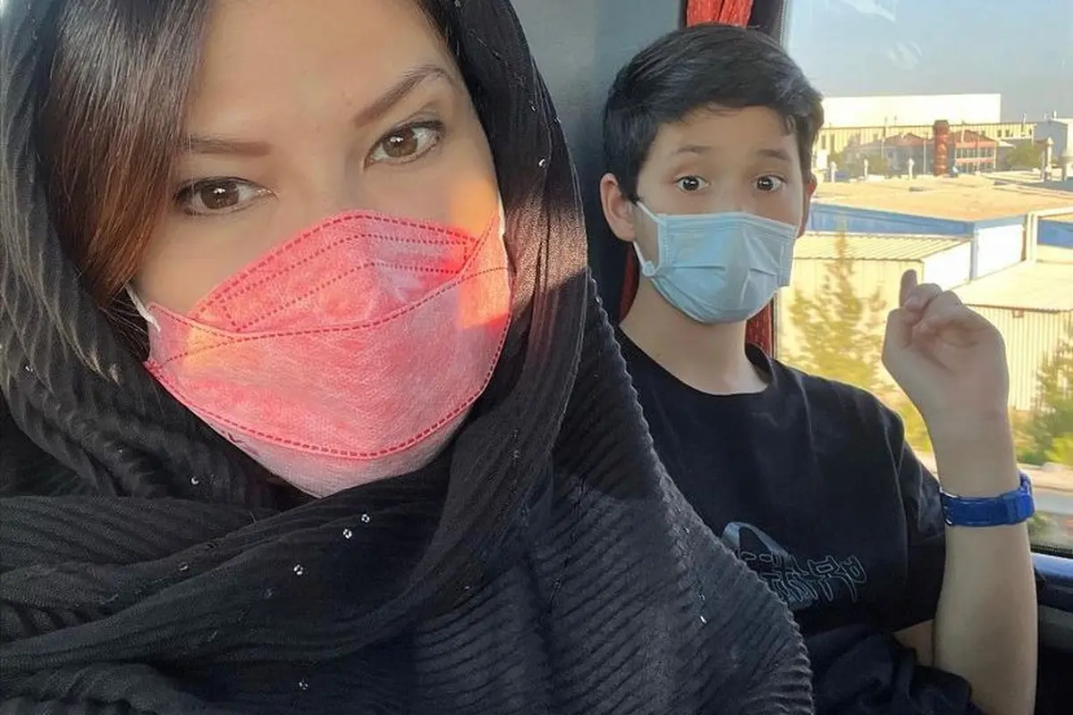 8 Potret Menawan Tamara Bleszynski Pakai Kerudung saat Liburan di Turkiye
