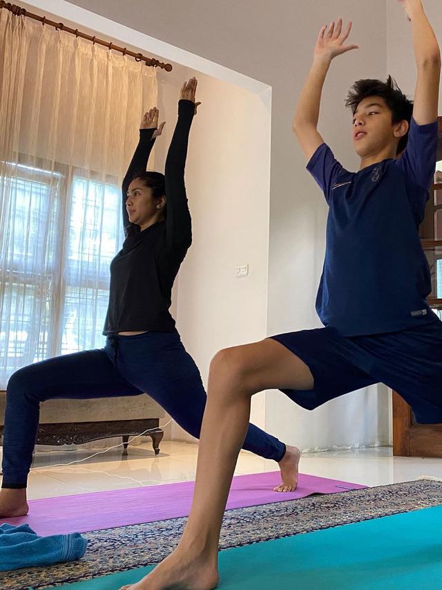Kegiatan 10 Artis saat Habiskan Waktu "di Rumah Aja" Ini Bisa Ditiru