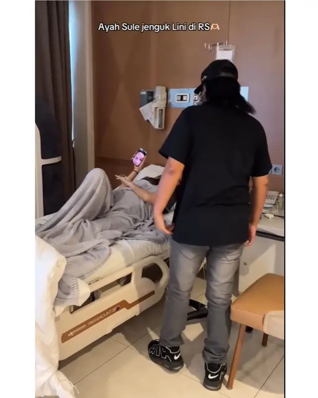 Momen Sule jenguk Mahalini di RS, kamar mewah bikin salfok netizen