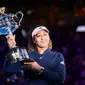 Petenis asal Jepang, Naomi Osaka, berhasil menjuarai turnamen Australia Terbuka 2019 setelah mengalahkan Petra Kvitova dalam laga final di Rod Laver Arena, Melbourne, Sabtu (26/1/2019). (AFP/Jewel Samad)