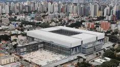Dua belas stadion megah telah disiapkan Brazil untuk Piala Dunia 2014. Berikut ini nama stadion dengan kapasitasnya. Arena da Baixada di Curitiba. Kapasitas 41.456 orang (REUTERS / Roldofo Buhrer)