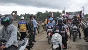 Jembatan Darurat Krueng Tingkem di Kabupaten Bireuen, Kecamatan Kuta Blang, Aceh resmi difungsionalkan pada Sabtu, 27 Desember 2025. (Sumber: Kementerian PU)