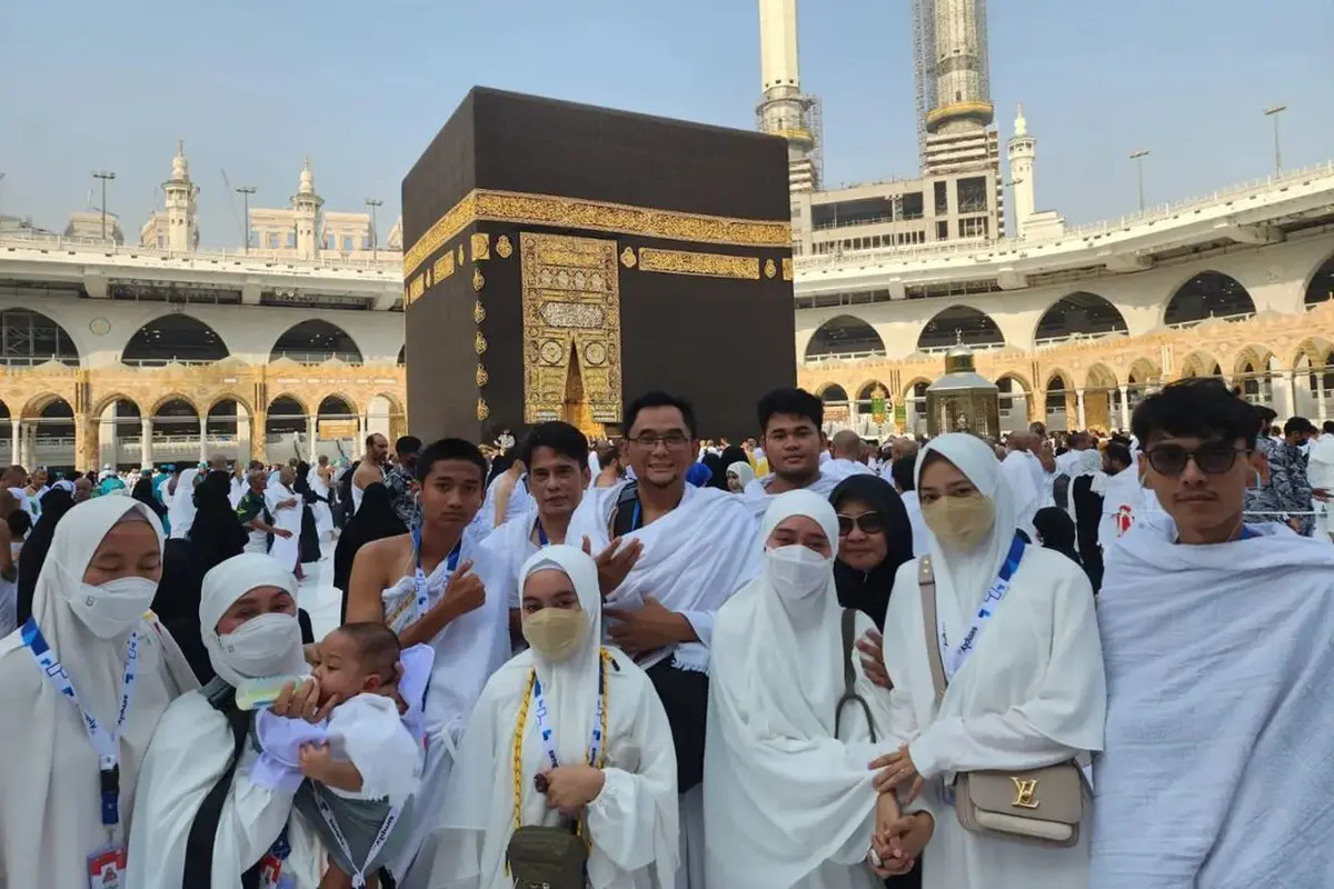 Lesti Kejora ibadah umrah