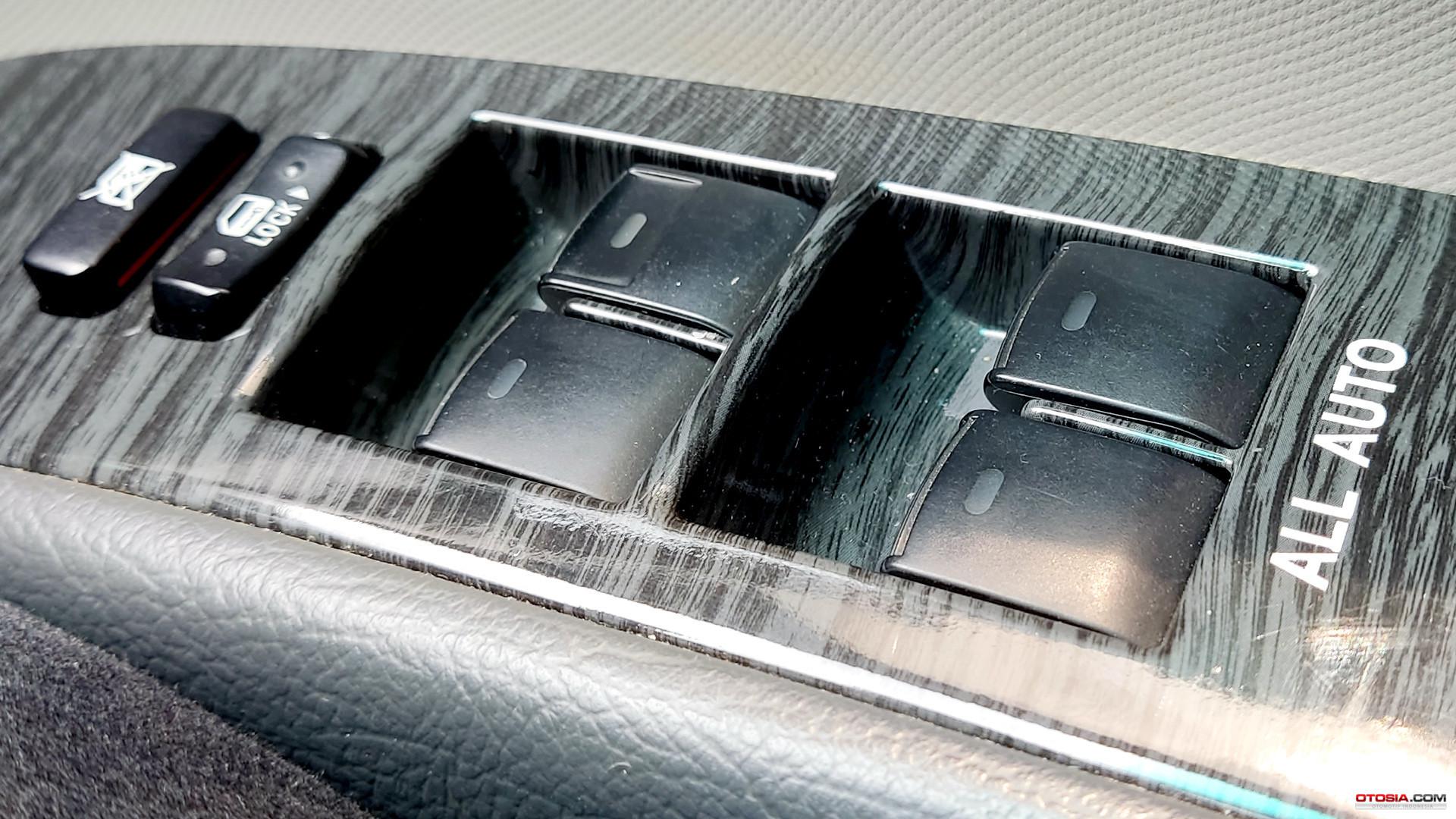 Ilustrasi power window (Otosia.com/Arendra Pranayaditya)