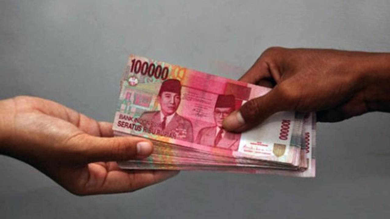 "Tiga tersangka sudah ditetap-kan, dua orang di antaranya sudah ditahan dan satu lagi<br>DPO," ungkap Kasi Penkum Kejati Sumsel Vanny Yulia Eka Sari, Kamis (13/6).
