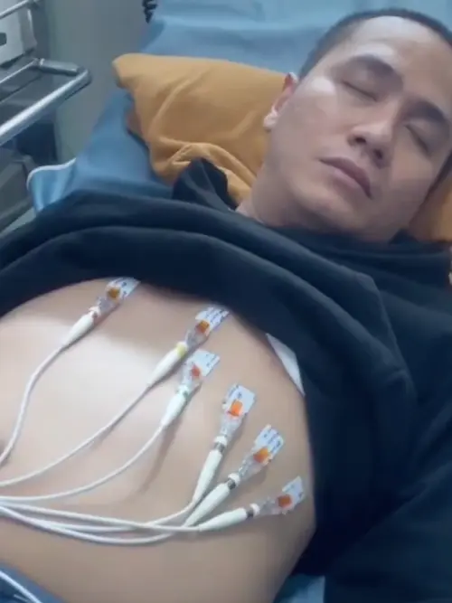 Ressa Herlambang Dilarikan ke IGD Hingga Dipasangi Alat Pacu Jantung, Diduga  Infeksi Ginjal dan Usus - ShowBiz Liputan6.com