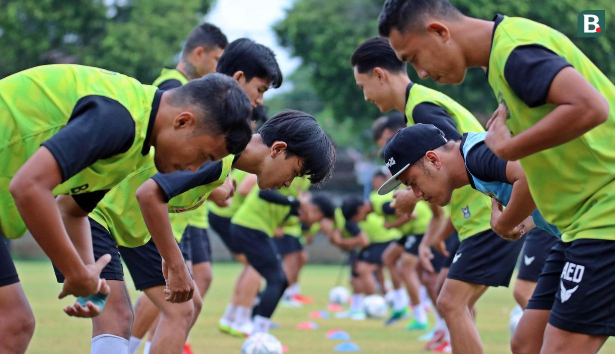 Persikabo 1973 mendapat angin segar dengan bergabungnya 4 pemain yang sempat absen dalam beberapa laga terakhir. Keempatnya terlihat kembali berlatih bersama tim dalam latihan terakhir menjelang laga kontra Persita Tangerang yang dijadwalkan Jumat, (11/2/2022). (Bola.com/Nandang Permana)