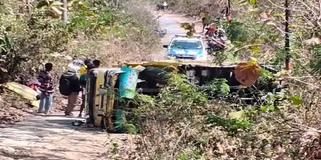 Truk Terbalik di Lembata NTT, 5 Orang Tewas Tertimbun Pasir