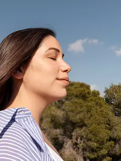 ilustrasi bernapas dengan tenang/copyright freepik.com/freepik