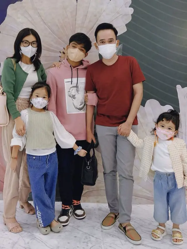 7 Potret Outfit Sarwendah Perlihatkan Tubuh Kurus 43 Kg (Instagram/sarwendah29).