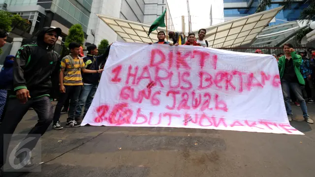 20151007-Dibekukan, Mahasiswa Ibnu Chaldun Gerebek Dirjen Dikti-Jakarta