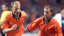 Dennis Bergkamp merupakan ujung tombak Timnas Belanda di era 90-an. Legenda Arsenal tersebut sukses mencetak 37 gol dalam 79 penampilannya bersama Skuat De Oranje. Salah satu gol yang tak terlupakan terjadi pada Piala Dunia 1998 saat melawan Argentina di perempatfinal. (AFP/Jean-Loup Gautreau)