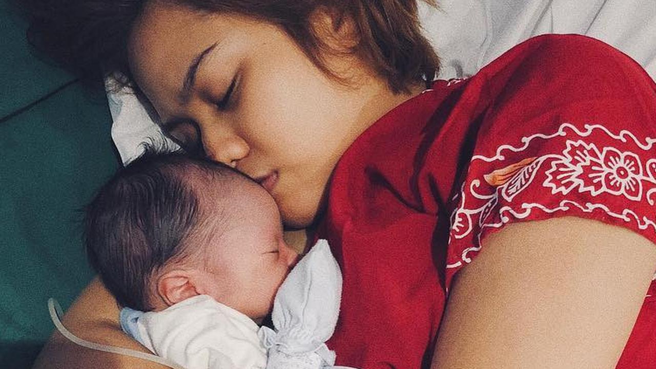 [Bintang] Mytha Lestari Melahirkan Anak Pertama