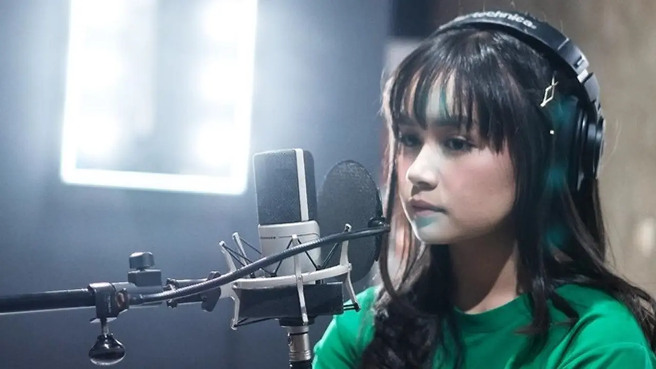 Single Pertamanya Jadi Trending di Youtube, Ini Pesona Penyanyi Cantik Chintya Gabriella