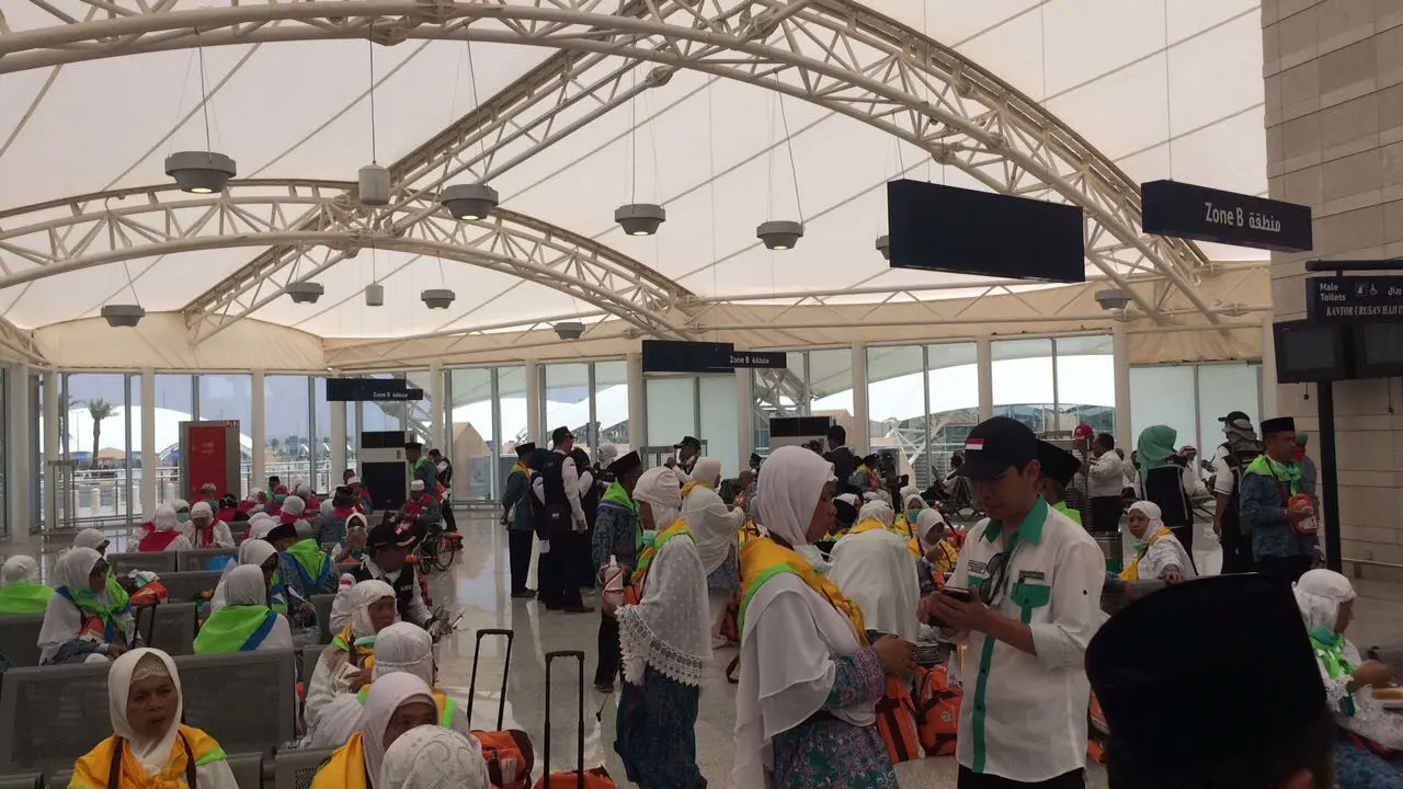 Jemaah haji tiba di Bandara Amir Muhammad bin Abdul Aziz Madinah, Arab Saudi (Liputan6.com Taufiqurrohman)