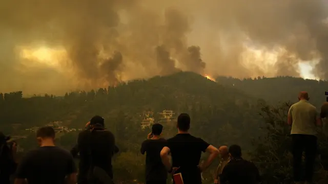 Melihat Kebakaran Hutan di Yunani dari Citra Satelit