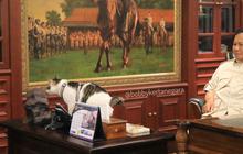 Potret Mesra Prabowo Gendong Bobby Kertanegara di Istana, Sikap Manjanya ke Presiden Ramai Disorot