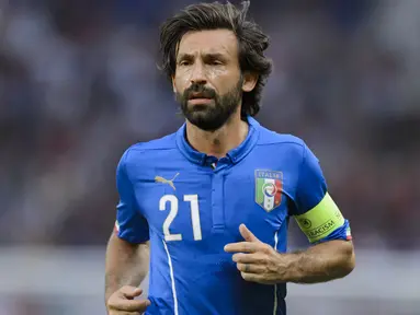 Andrea Pirlo memutuskan pensiun dari sepak bola pada 6 November 2017 saat berusia 38 tahun. awal karirnya Pirlo bermain untuk klub dekat kota kelahirannya yakni Brescia pada 1995, dan klub terakhirnya adalah New York City FC. (AFP/Fabrice Coffrini)